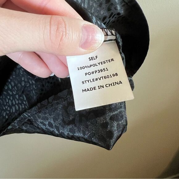 ✨ Vine & Love Women’s Black Silky Top Medium NWT - Picture 7 of 9